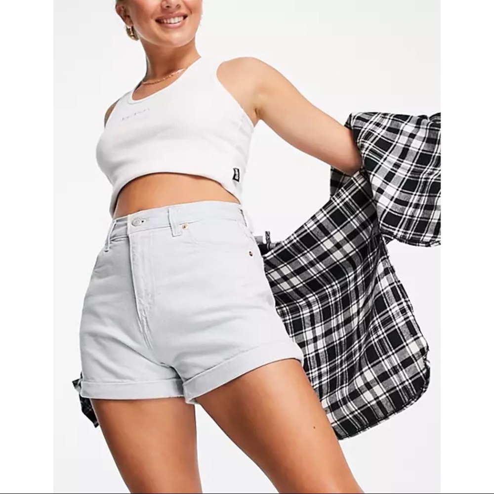 Levi’s A-Line Mom Jean Shorts in Waste Not Light Wash NEW